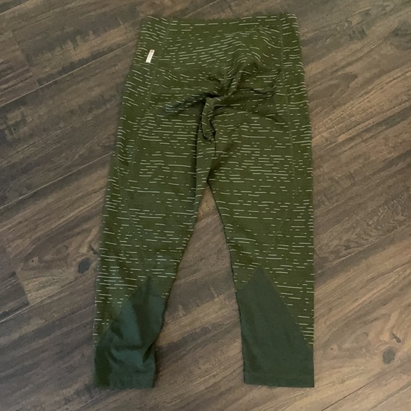 Zella Women’s Green Hatha Crop Capri Leggings - Picture 5 of 6
